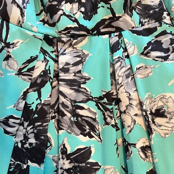 TAYLOR FLORAL DRESS Size 6 - Picture 3 of 9